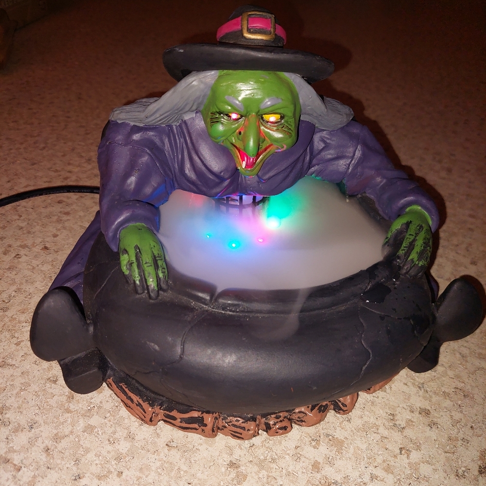 Witch Cauldron Fog Mist Machine Halloween Gadget Light 2003 Kidkis Scary